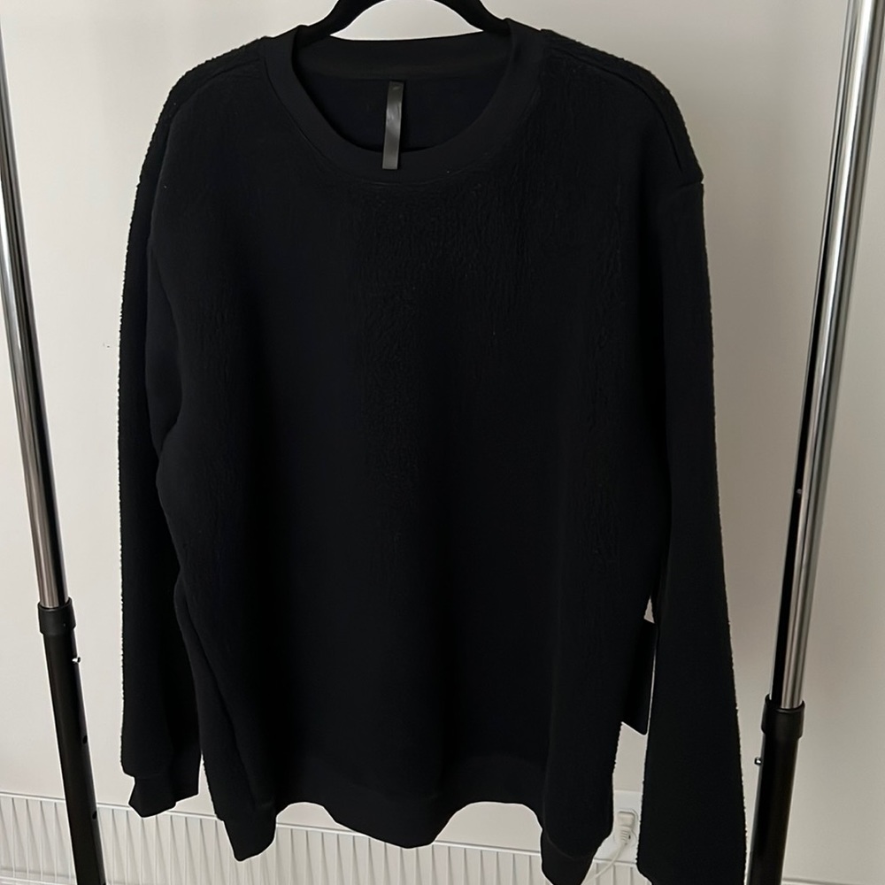 The Explorer Crew Sweatshirt by Fabletics Men